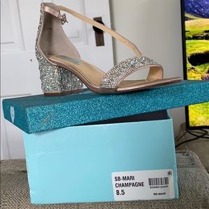 Betsey Johnson Blue champagne block heel size 8.5